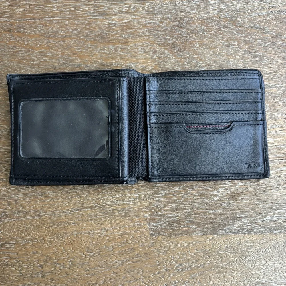 Tumi Delta Single Billfold Wallet Men's Black Leather Wallet With ID Holder